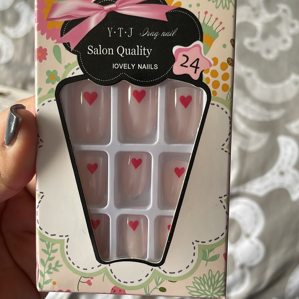 false nails - Picture 4 of 4